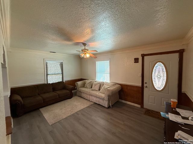 359 N San Horacio, San Antonio, TX 78237