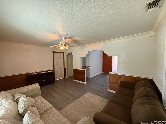 359 N San Horacio, San Antonio, TX 78237