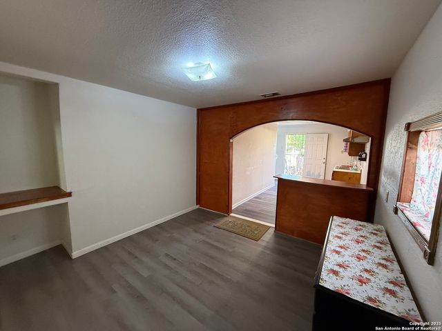 359 N San Horacio, San Antonio, TX 78237