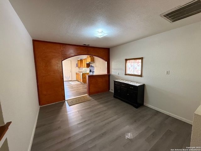 359 N San Horacio, San Antonio, TX 78237