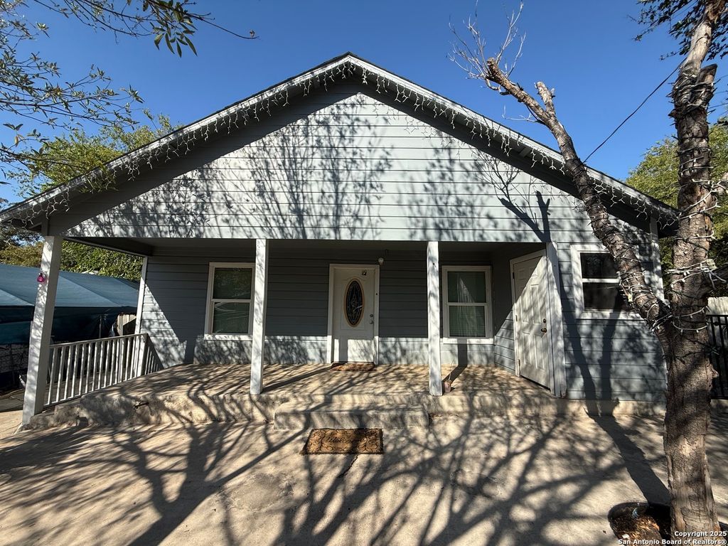 359 N San Horacio, San Antonio, TX 78237