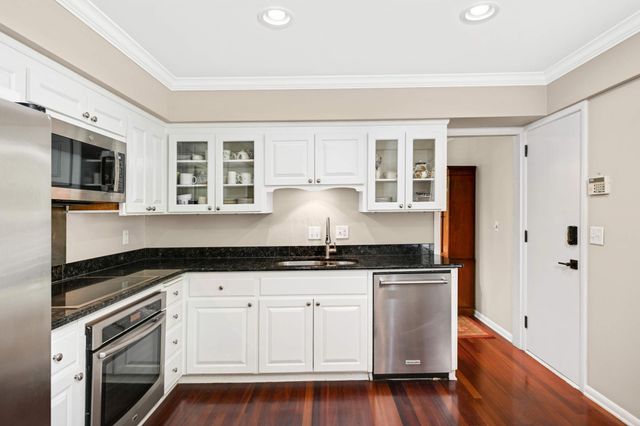 5315 Malibu Drive, Edina, MN 55436