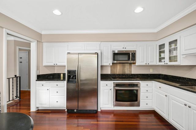 5315 Malibu Drive, Edina, MN 55436