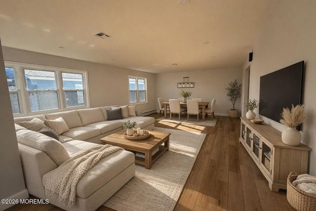 8 Virgin Islands Drive, Toms River, NJ 08757