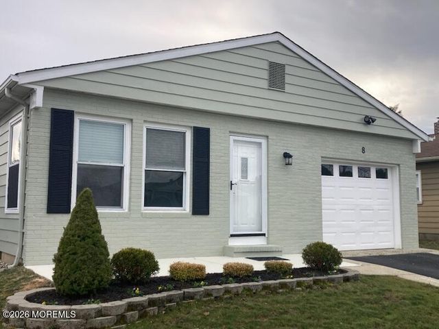 8 Virgin Islands Drive, Toms River, NJ 08757