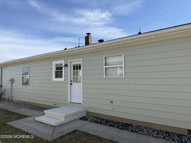 8 Virgin Islands Drive, Toms River, NJ 08757