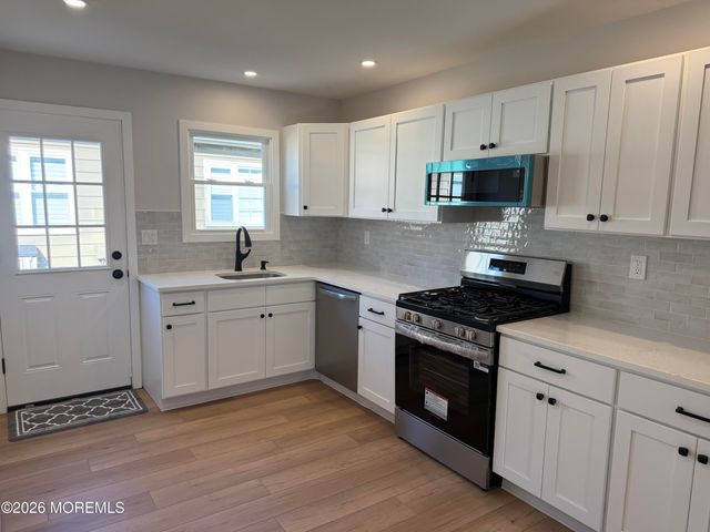 8 Virgin Islands Drive, Toms River, NJ 08757