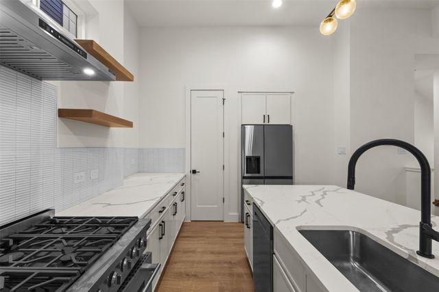 2203 Hondo Avenue 206, Dallas, TX 75219