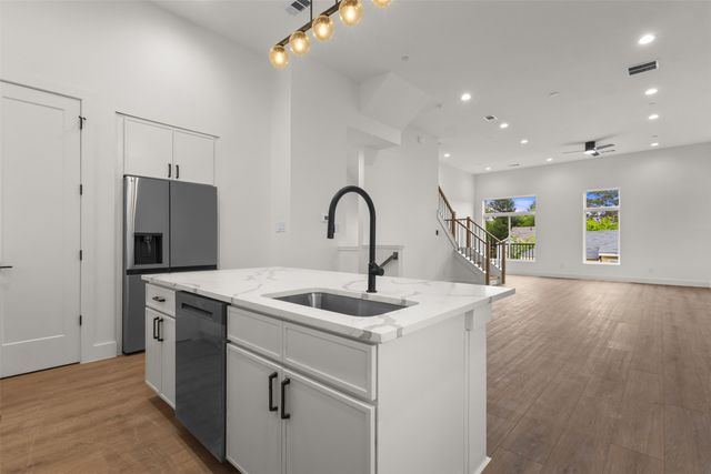 2203 Hondo Avenue 206, Dallas, TX 75219