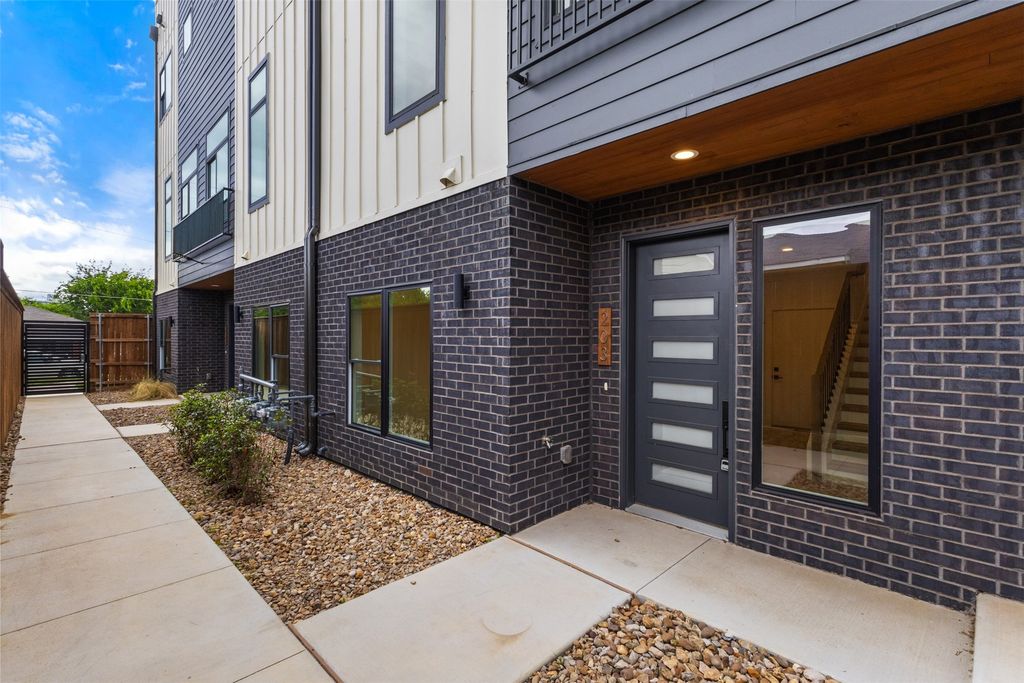 2203 Hondo Avenue 206, Dallas, TX 75219