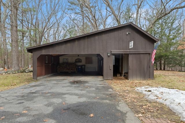 55 Colrain Rd, Topsfield, MA 01983