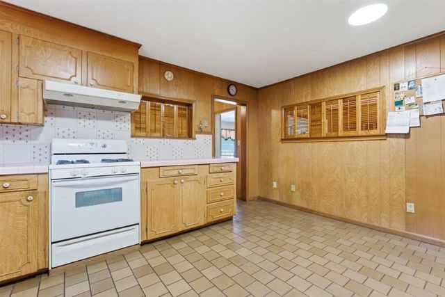 3591 Lake Street, Lake Charles, LA 70605