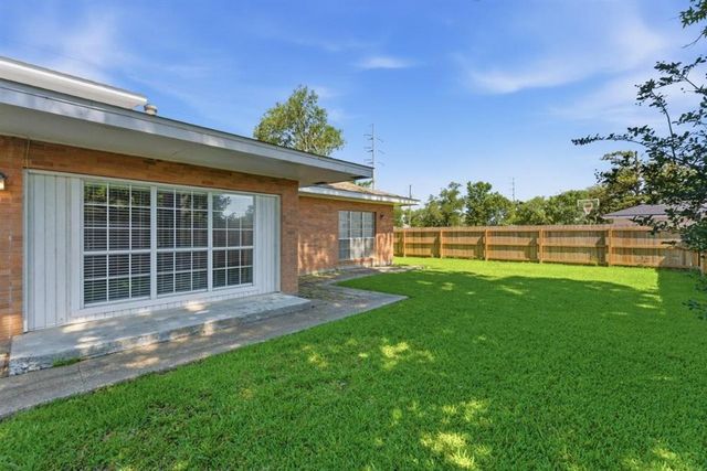 3591 Lake Street, Lake Charles, LA 70605