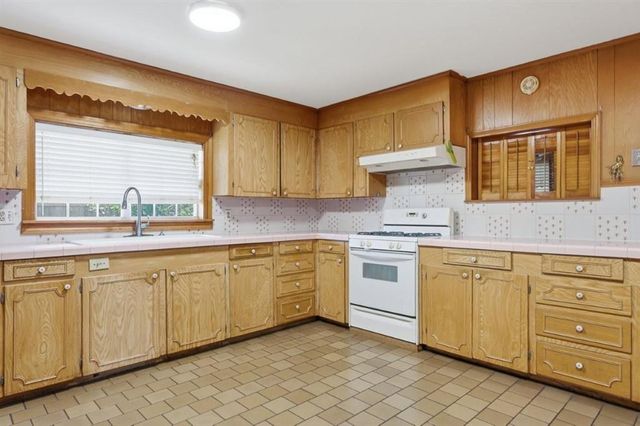3591 Lake Street, Lake Charles, LA 70605