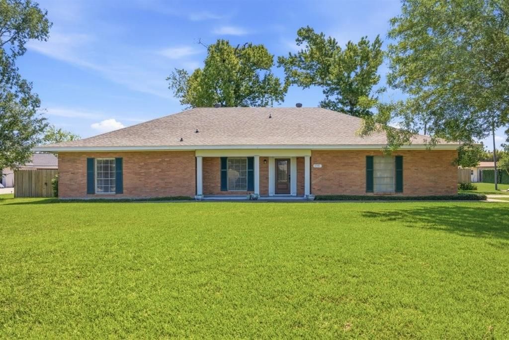 3591 Lake Street, Lake Charles, LA 70605