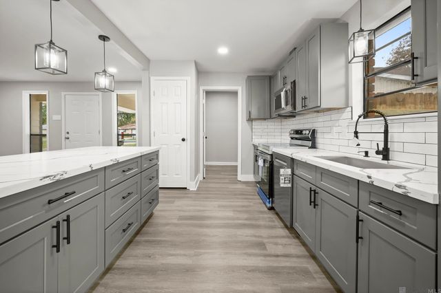 3124 Montreal Dr, Baton Rouge, LA 70819