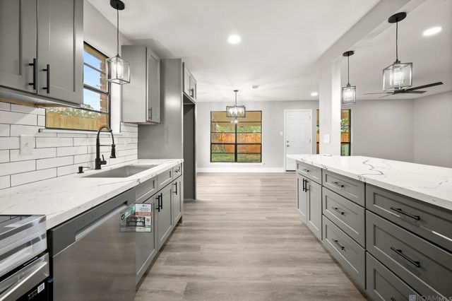 3124 Montreal Dr, Baton Rouge, LA 70819