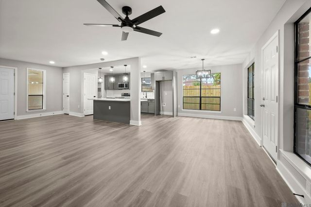 3124 Montreal Dr, Baton Rouge, LA 70819