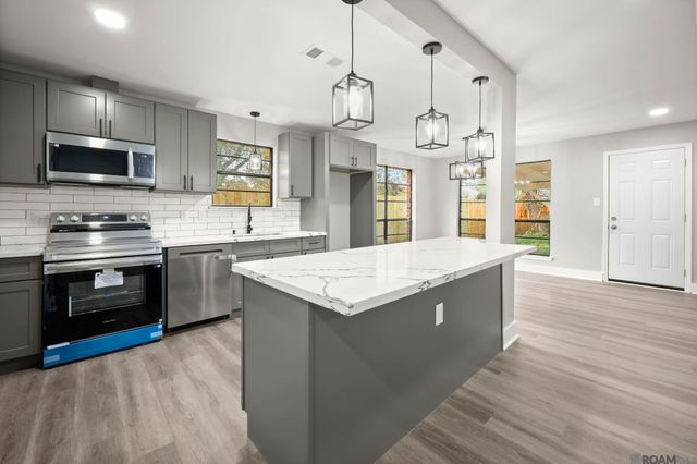 3124 Montreal Dr, Baton Rouge, LA 70819