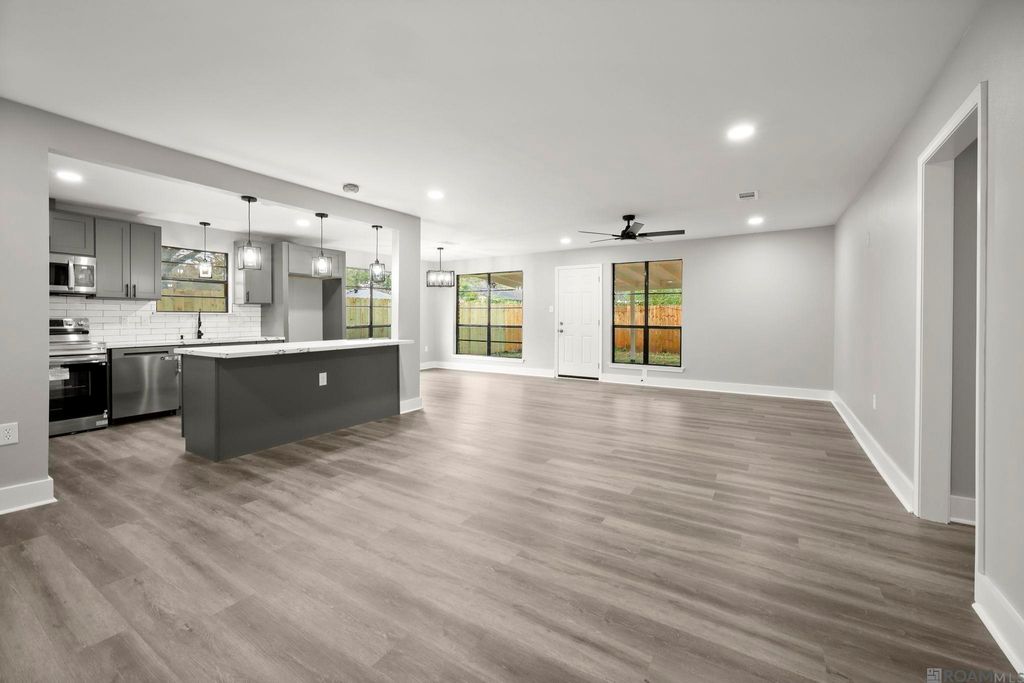 3124 Montreal Dr, Baton Rouge, LA 70819