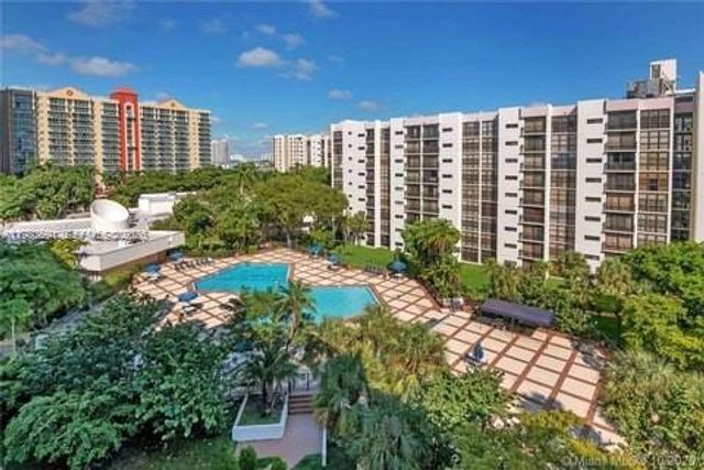 16909 N Bay Rd 211, Sunny Isles Beach, FL 33160