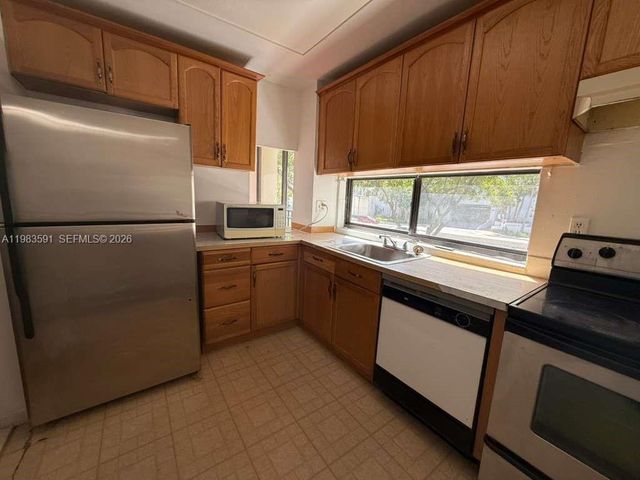 16909 N Bay Rd 211, Sunny Isles Beach, FL 33160