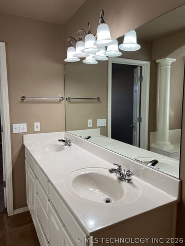 4762 S 203rd East Avenue, Broken Arrow, OK 74014