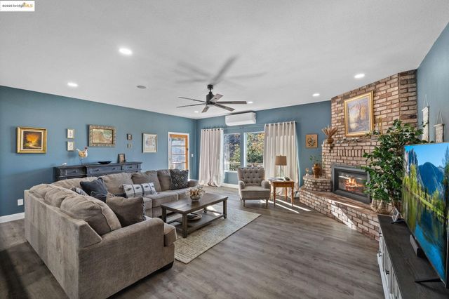 20330 Westview Dr, Tuolumne, CA 95379