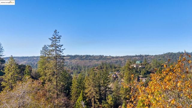 20330 Westview Dr, Tuolumne, CA 95379