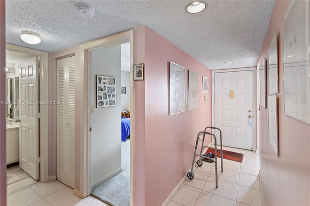 10830 W Clairmont Circle 206, Tamarac, FL 33321