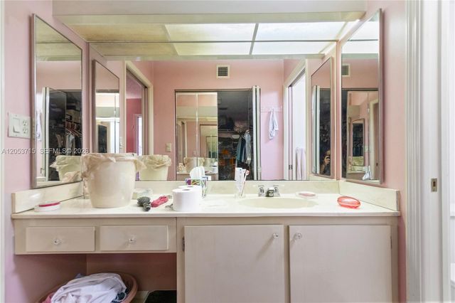 10830 W Clairmont Circle 206, Tamarac, FL 33321