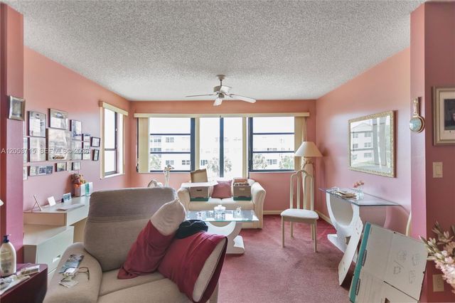 10830 W Clairmont Circle 206, Tamarac, FL 33321