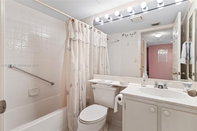 10830 W Clairmont Circle 206, Tamarac, FL 33321