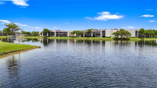 10830 W Clairmont Circle 206, Tamarac, FL 33321