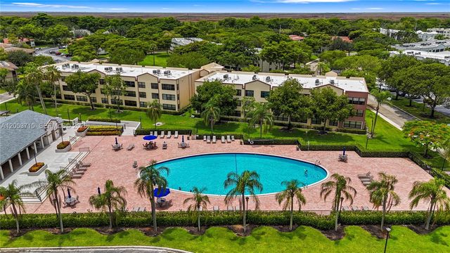 10830 W Clairmont Circle 206, Tamarac, FL 33321