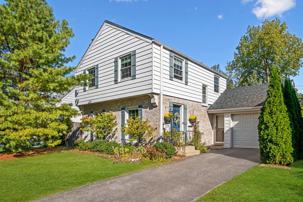 Image 1 of property listing at 1216 16th Street, Wilmette, IL 60091