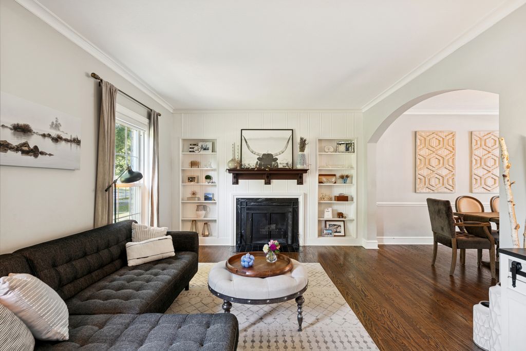 Image 2 of property listing at 1216 16th Street, Wilmette, IL 60091