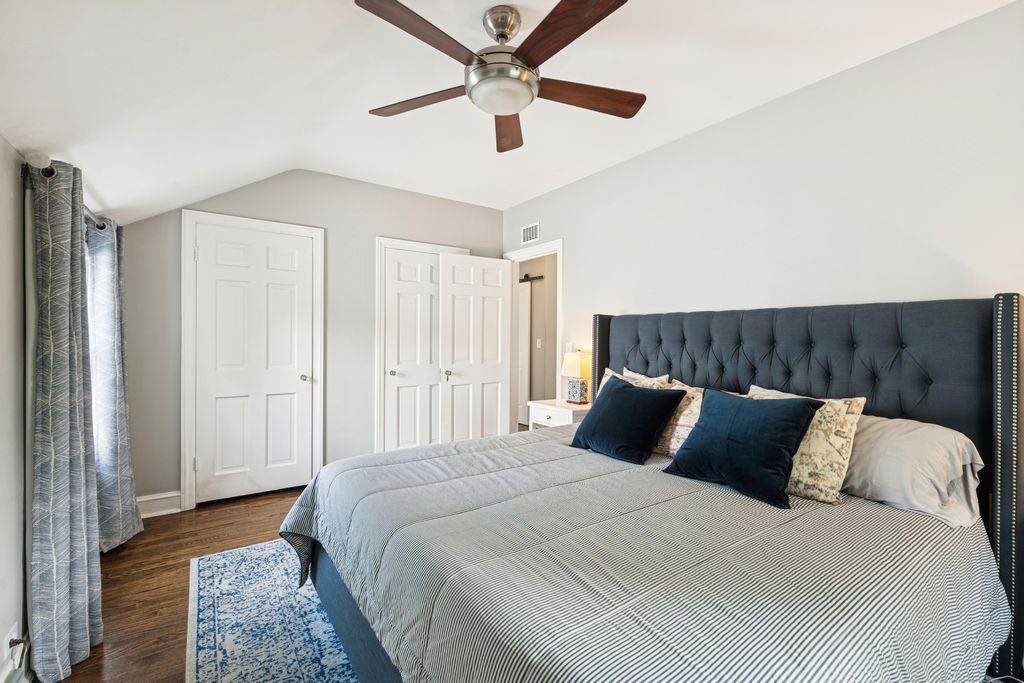 Image 16 of property listing at 1216 16th Street, Wilmette, IL 60091