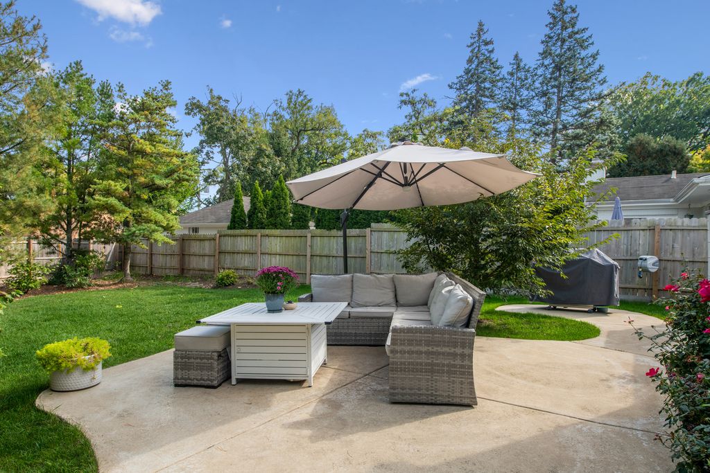Image 23 of property listing at 1216 16th Street, Wilmette, IL 60091