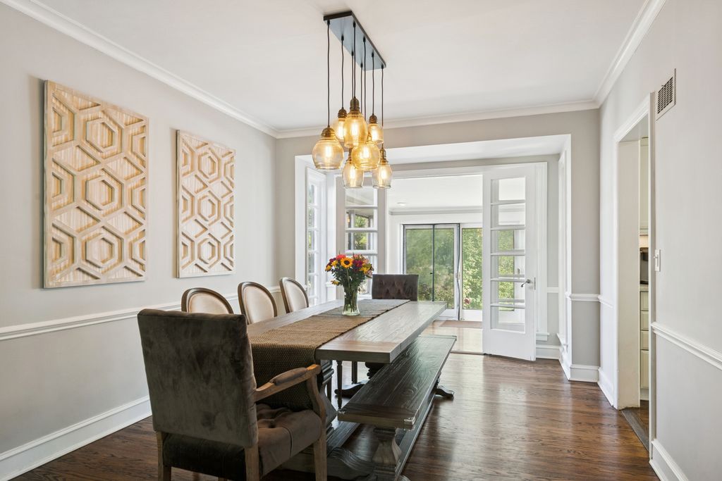 Image 7 of property listing at 1216 16th Street, Wilmette, IL 60091