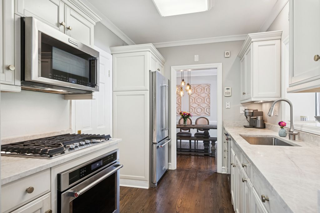 Image 10 of property listing at 1216 16th Street, Wilmette, IL 60091