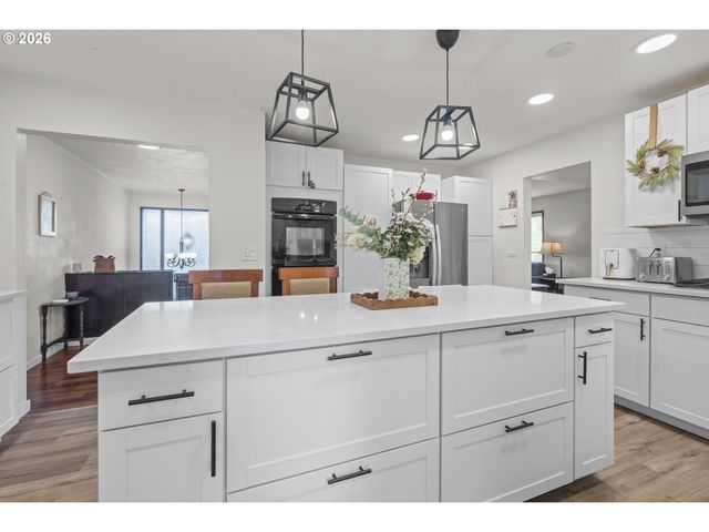 1470 AERIAL Way Se, Salem, OR 97302