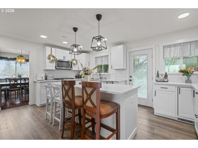 1470 AERIAL Way Se, Salem, OR 97302