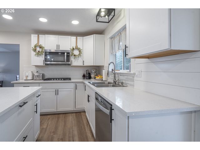 1470 AERIAL Way Se, Salem, OR 97302