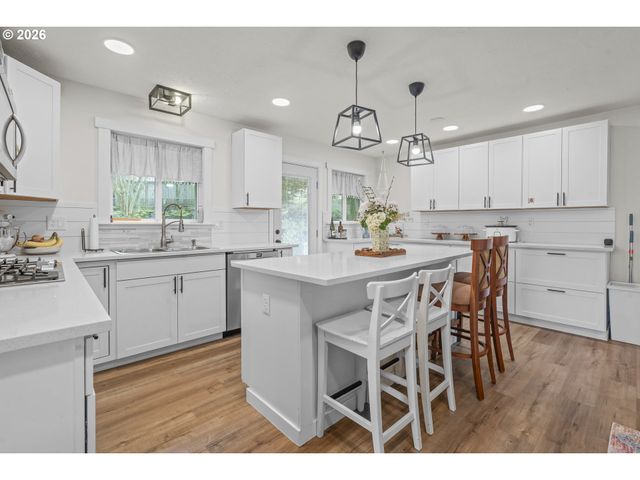 1470 AERIAL Way Se, Salem, OR 97302