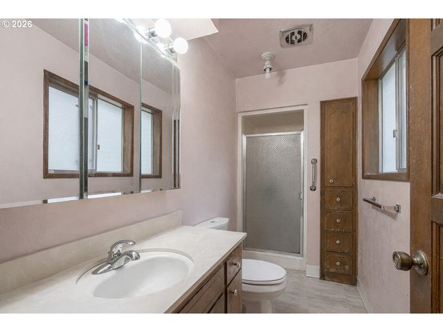 1470 AERIAL Way Se, Salem, OR 97302