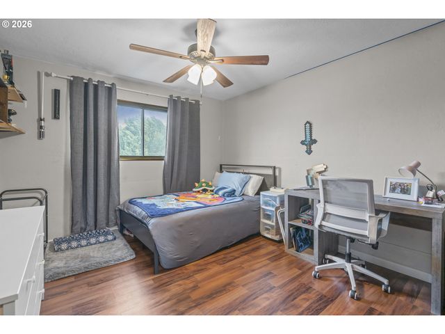 1470 AERIAL Way Se, Salem, OR 97302