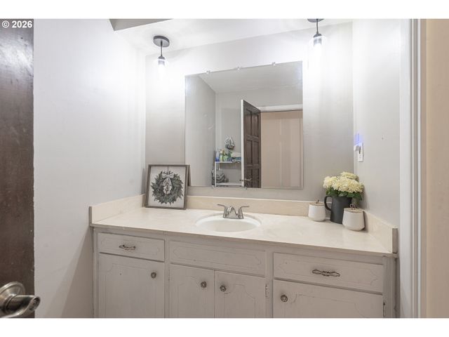 1470 AERIAL Way Se, Salem, OR 97302