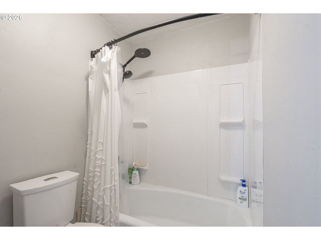 1470 AERIAL Way Se, Salem, OR 97302