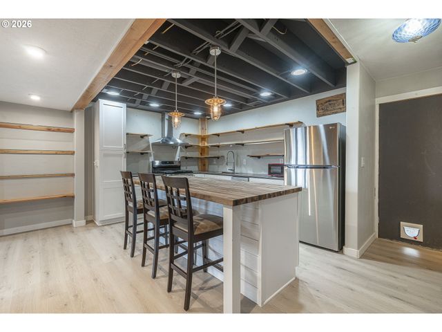 1470 AERIAL Way Se, Salem, OR 97302